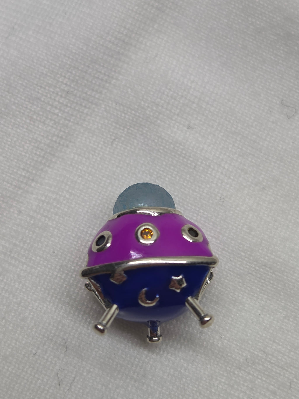 Alien ship charm