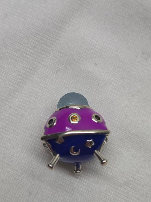 Alien ship charm