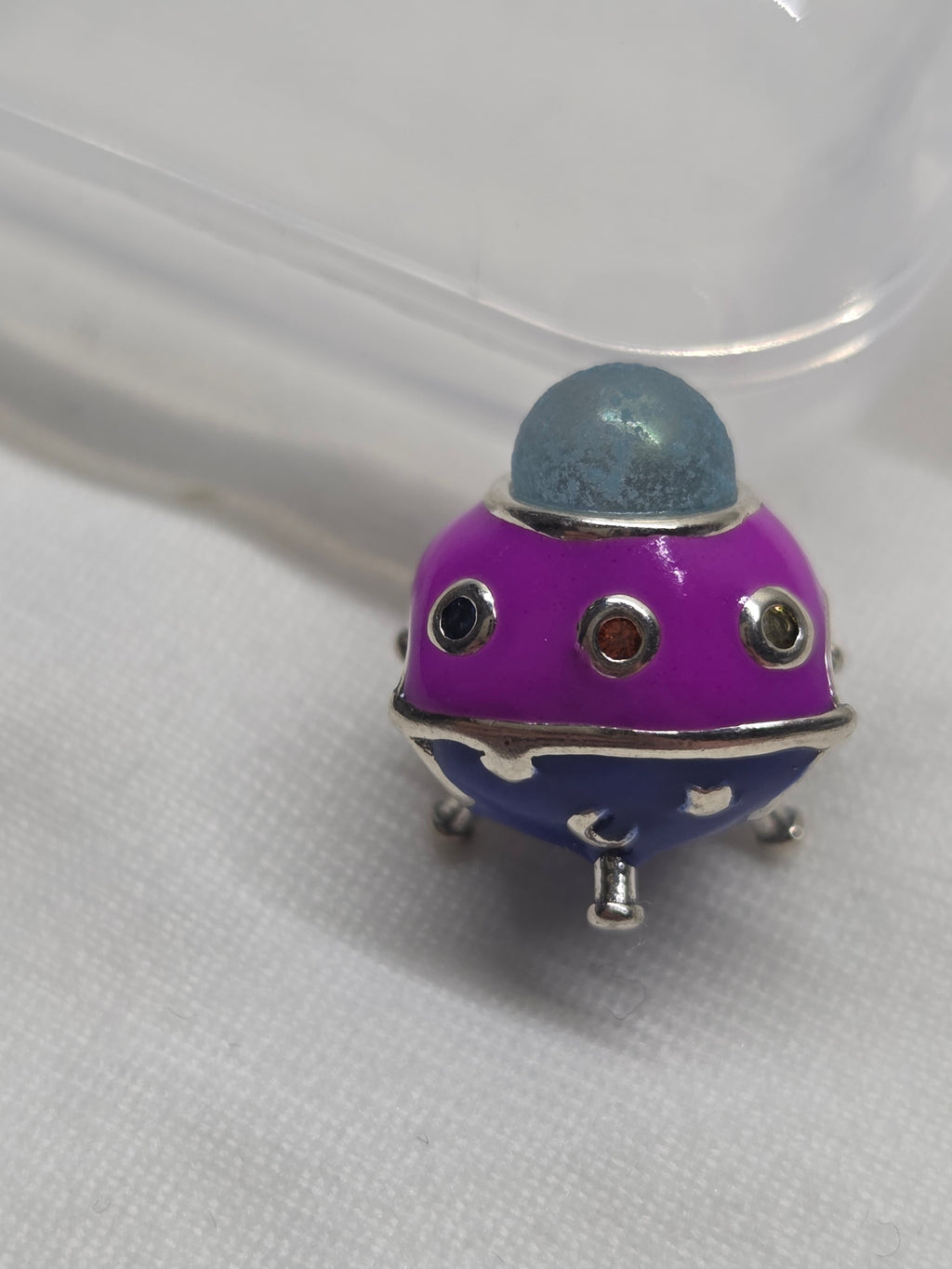 Alien ship charm