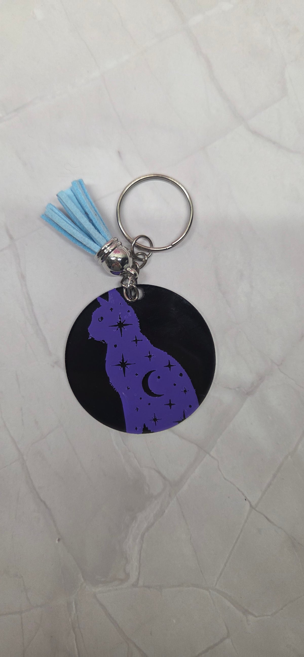 Black arcylic keychain with stary cat